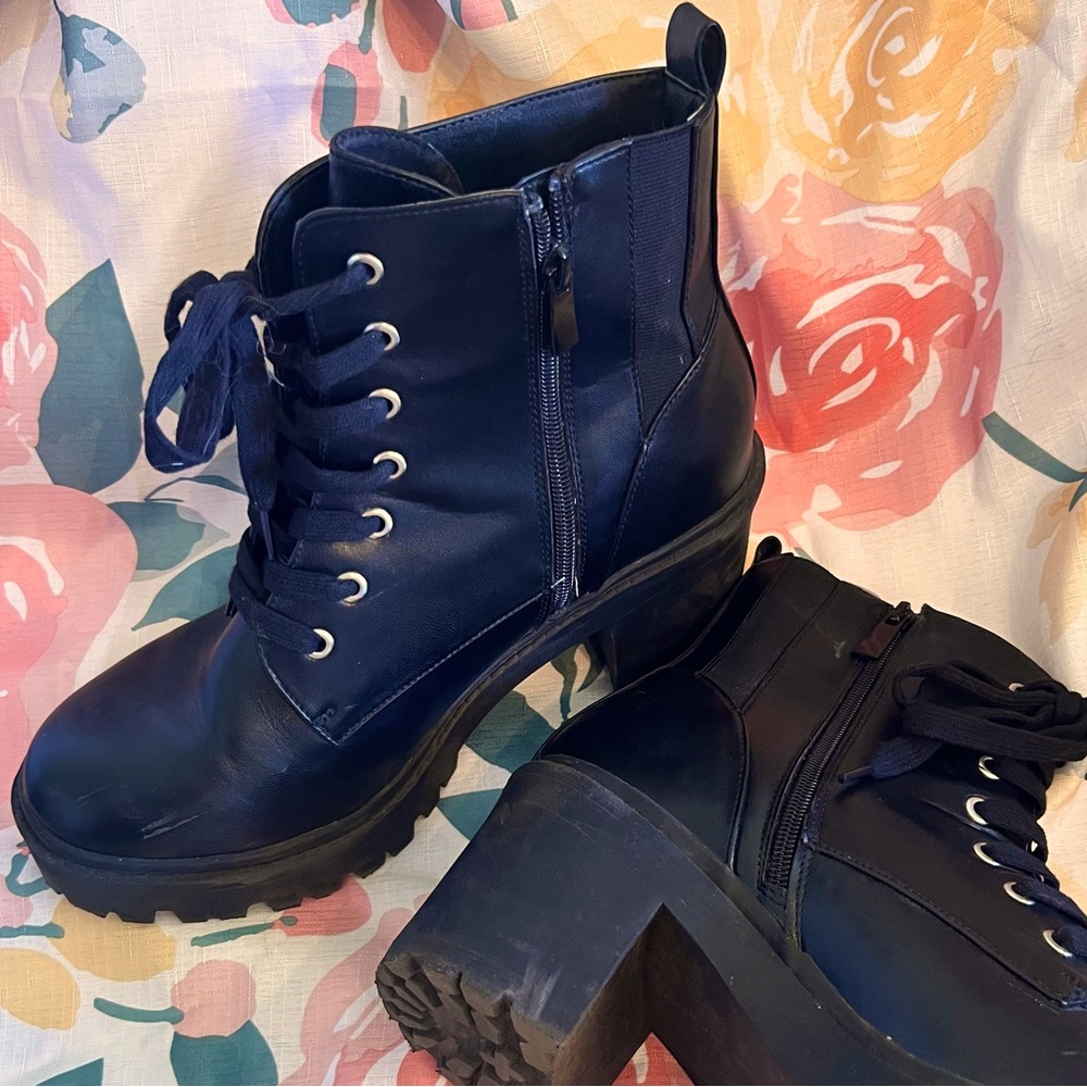 Torrid Wide Heeled Zipper Combat Boot Size 11 Wide Black